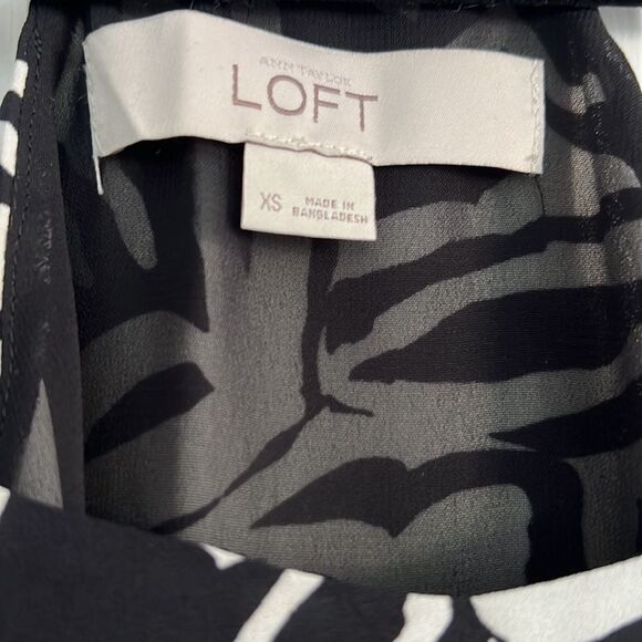 Ann Taylor Loft XS Black / White Racerback Blouse - Picture 2 of 3